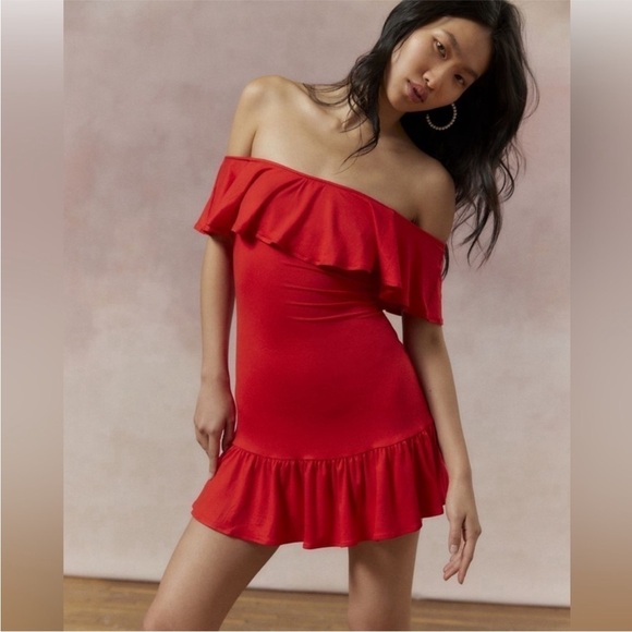 Urban Outfitters Elegant Red Off-Shoulder Dress - Picture 2 of 4